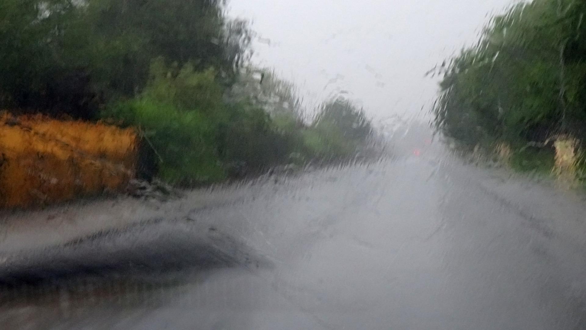 Ambrol Akibat Hujan Deras, BPBD Klaten Cek Talut Jalan Raya Prambanan-Manisrenggo