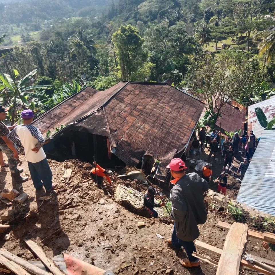BPBD Pemalang Lakukan Aksi Tanggap Darurat Bencana Longsor di Desa Plakaran