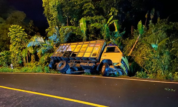 Tidak Kuat Menanjak, Truk Alami Kecelakaan Tuggal di Pakem Sleman